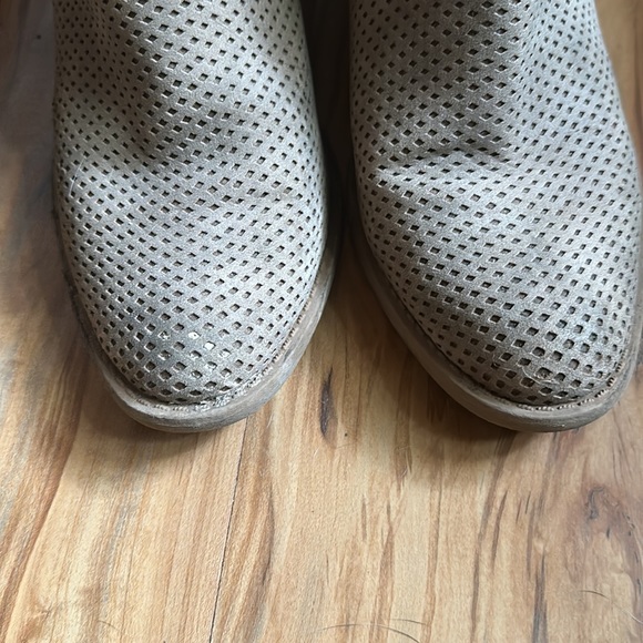 QUPID Perforated Cutout Womens Booties - Picture 10 of 10